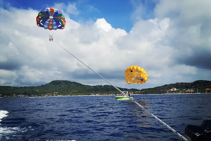 ROATAN SKY ADVENTURE: PARASAILING OVER THE REEF