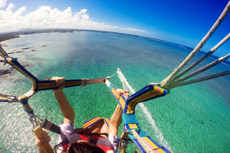 ROATAN SKY ADVENTURE: PARASAILING OVER THE REEF